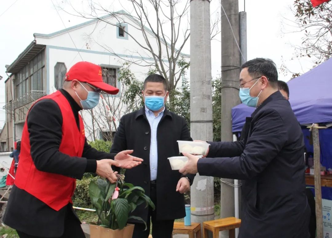 慈溪各地纷纷展开鲜花送最美战疫人活动!_浒山街道